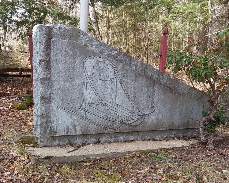 Scaled image 58_Dogsled_carving.jpg 