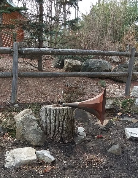 Scaled image victrola_horn.jpg 