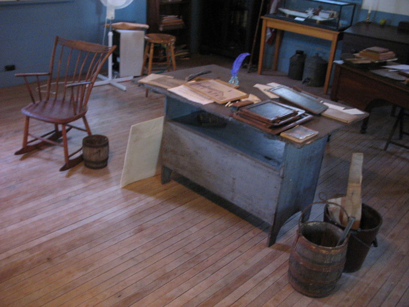 Scaled image Teachers_Desk.JPG 